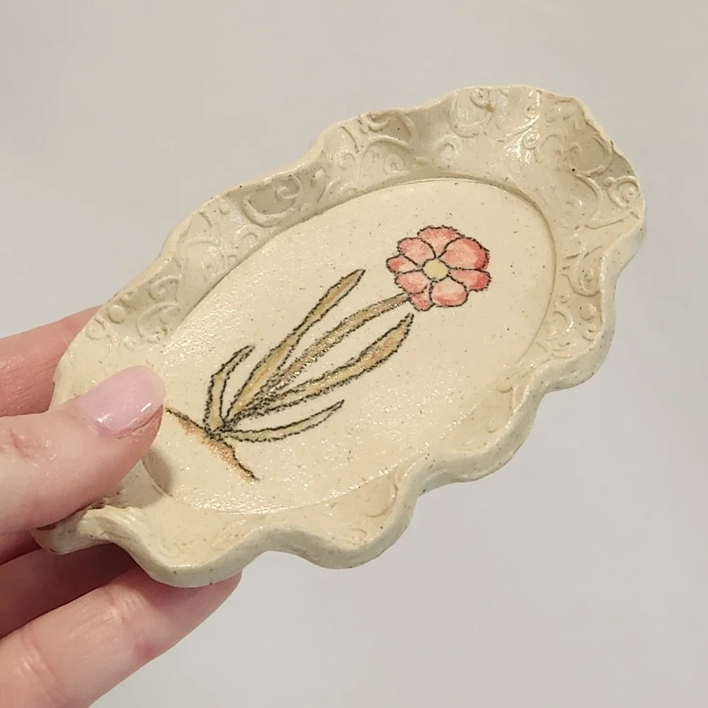 Studio Pottery AG Signed Ceramic Trinket Dish Pink Flower‎ Scalloped Cream 5